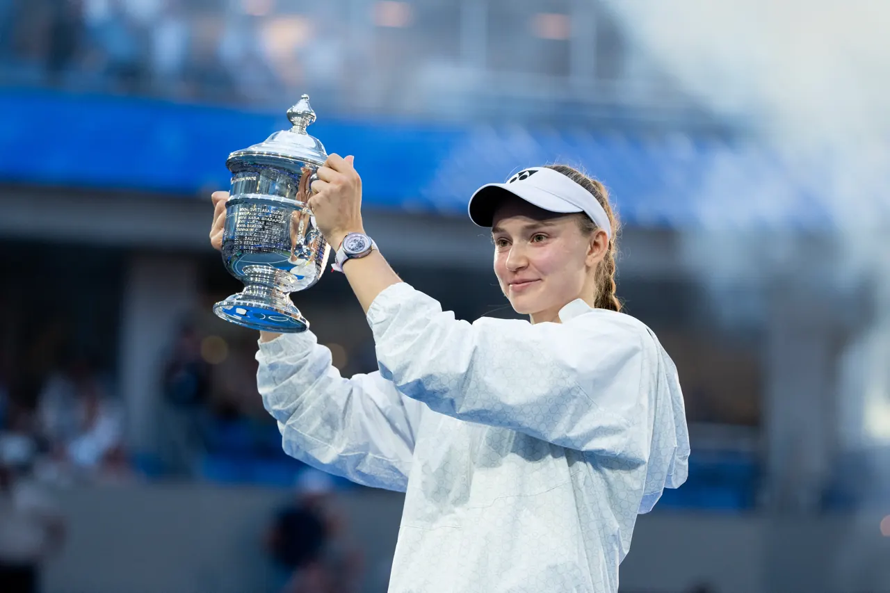 Elena Rybakina wearing the Vanguart Titanium and Pink Ceramic Orb at the 2026 US Open final at Arthur Ashe Stadium