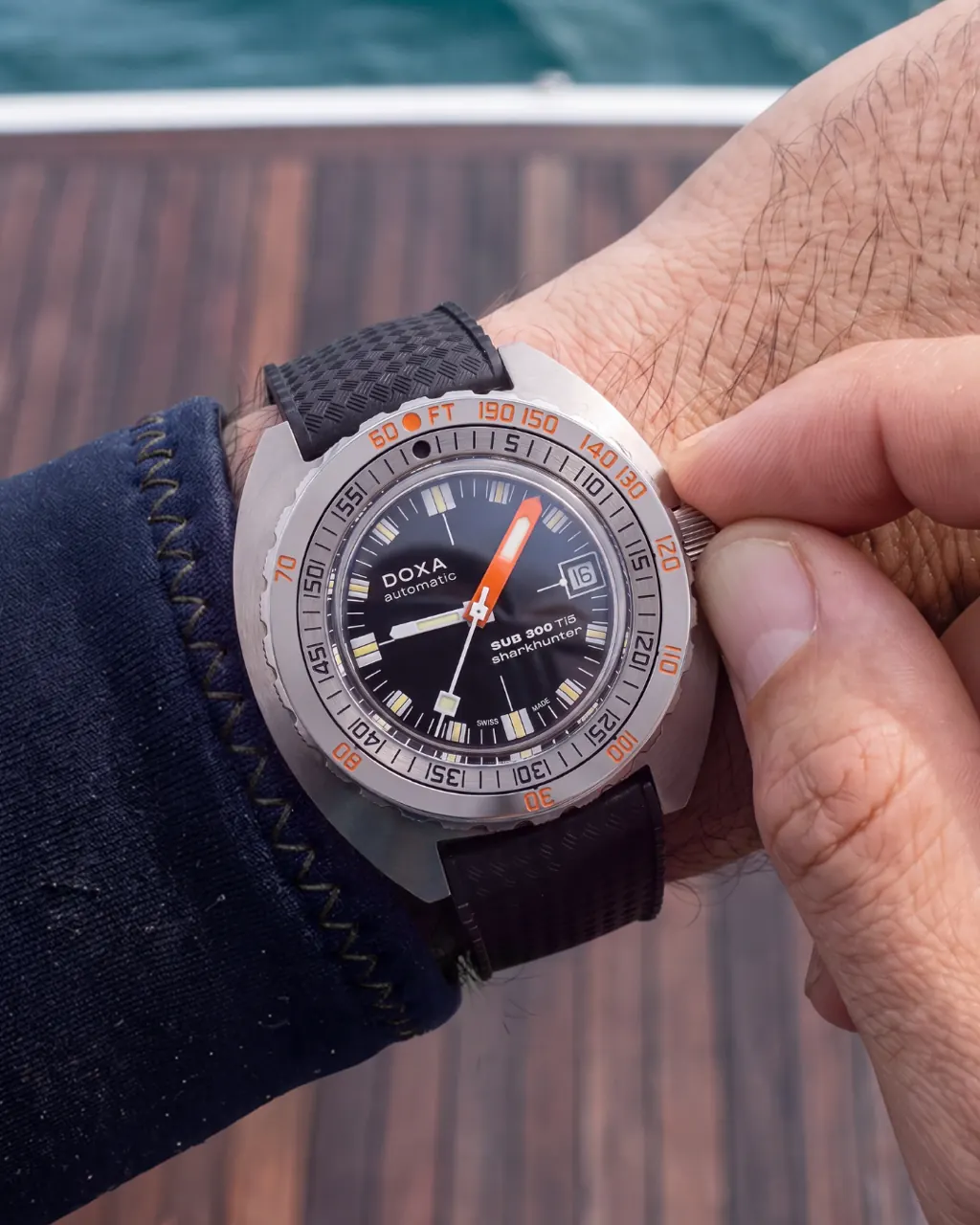 DOXA SUB 300 Ti5 Whitepearl Super-LumiNova dial on white Dive Flex strap