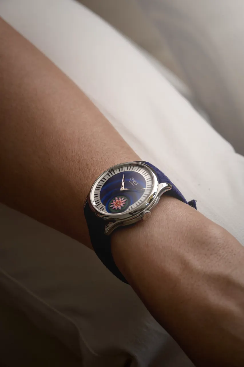 Czapek Calibre SXH5.1 micro-rotor in recycled 950 platinum visible through sapphire caseback