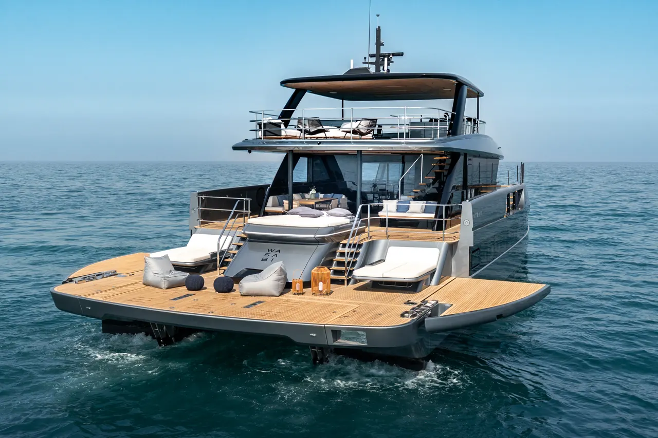ULTIMA 88 Wasabi interior living area with full-beam master suite