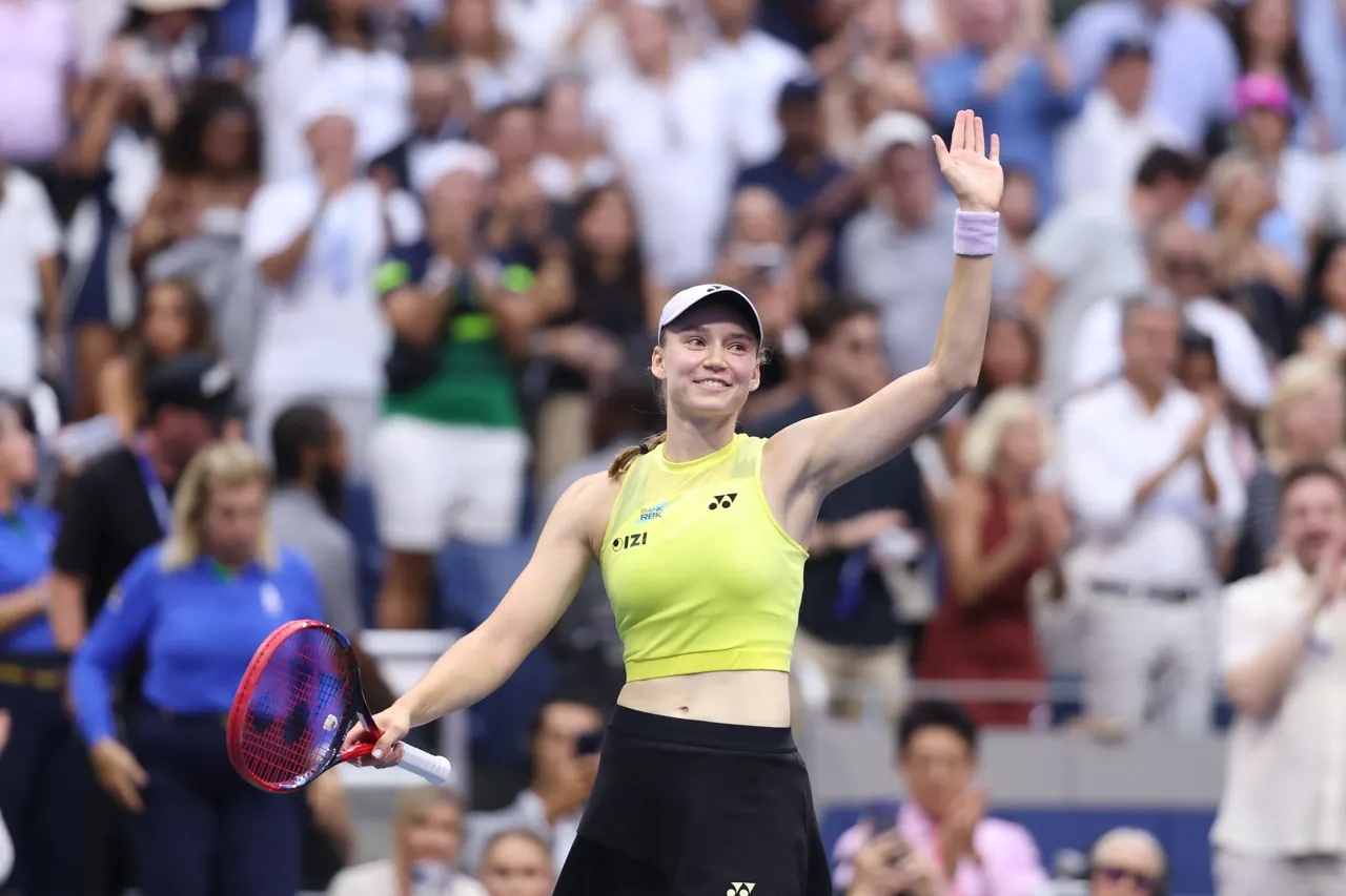 Elena Rybakina celebrating her 2026 US Open title with the Vanguart Orb