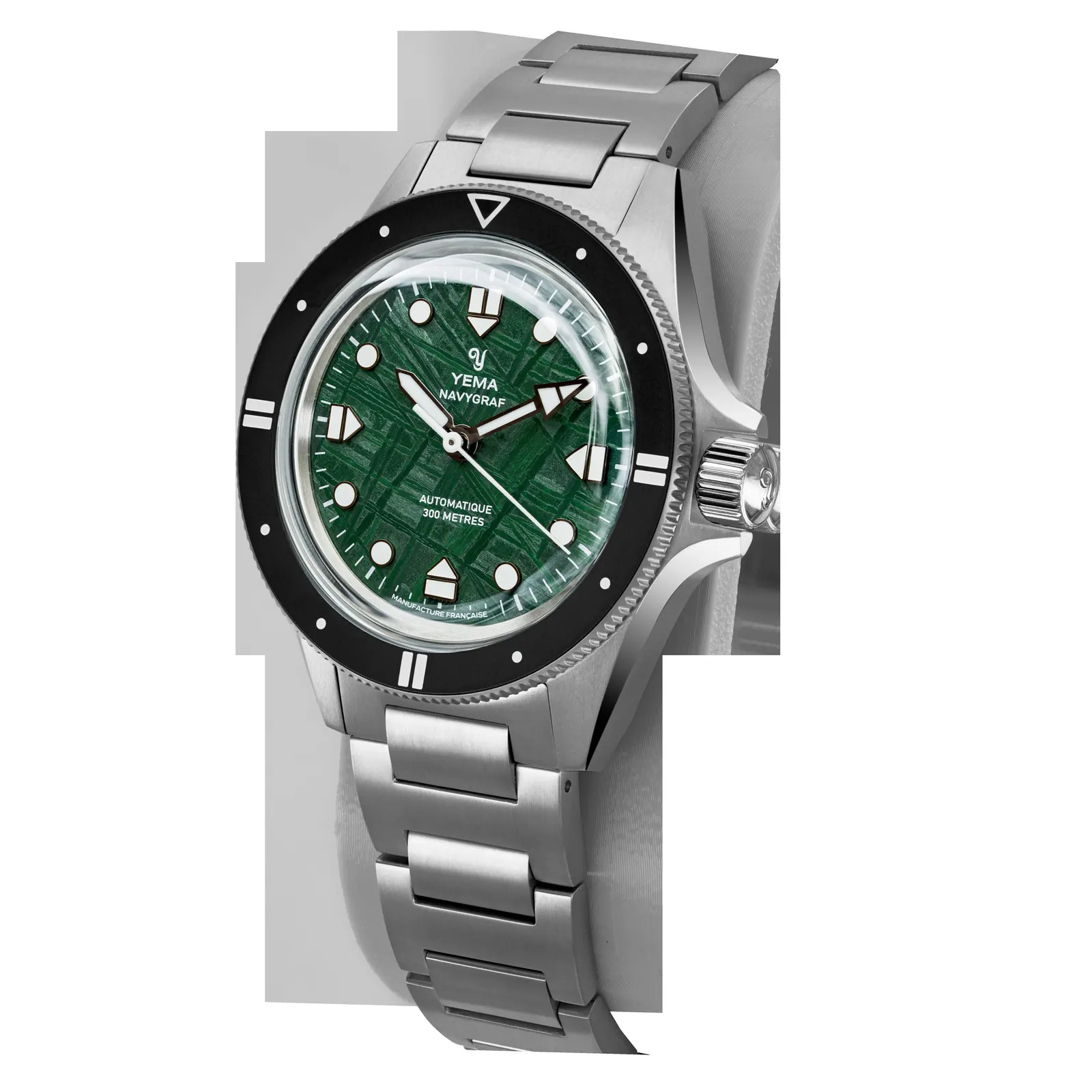 YEMA Navygraf Meteorite CMM.10 sapphire display caseback showing CMM.10 calibre