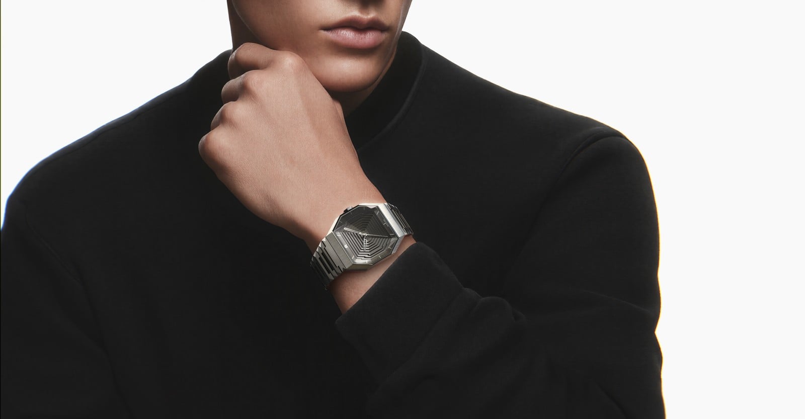 ALTO ART 02 worn on the wrist