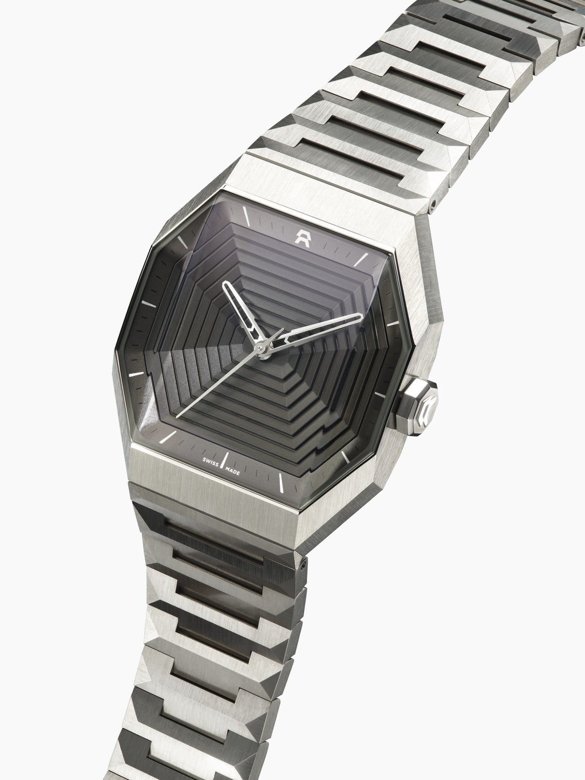 ALTO ART 02, three-quarter view of the case and integrated bracelet