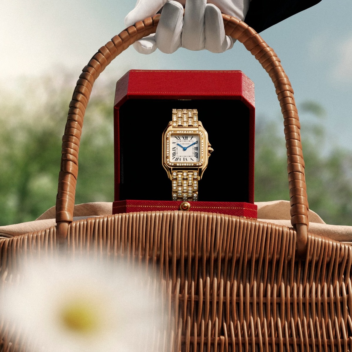 cartier-panthere-watch-square-1200×1200-1 Panthère de Cartier watch in yellow gold with diamonds, in its presentation box