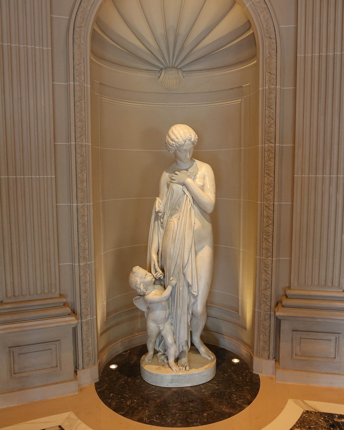Marble statue in a niche at the Four Seasons Hotel des Bergues in Geneva