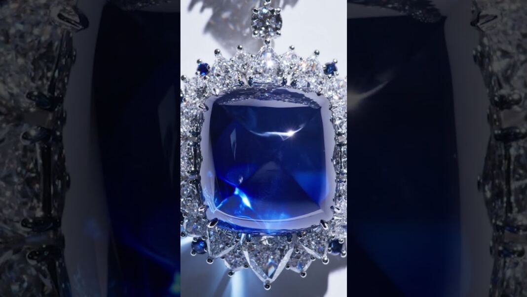 Harry Winston Royal Blue Cabochon Sapphire Necklace Exudes Luxury