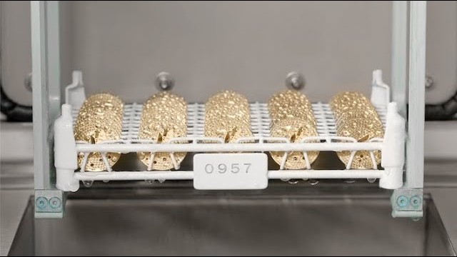 The Art of Purity in Watchmaking: A Look at Cleaning Movement Plates