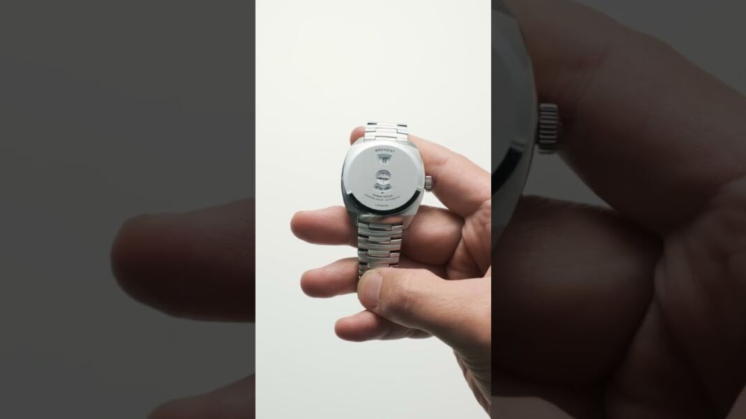 The Elegant Simplicity of the Terra Nova Jumping Hour Collection