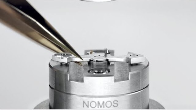 Understanding the Pre-Assembly of the Balance Bridge in Luxury Watches