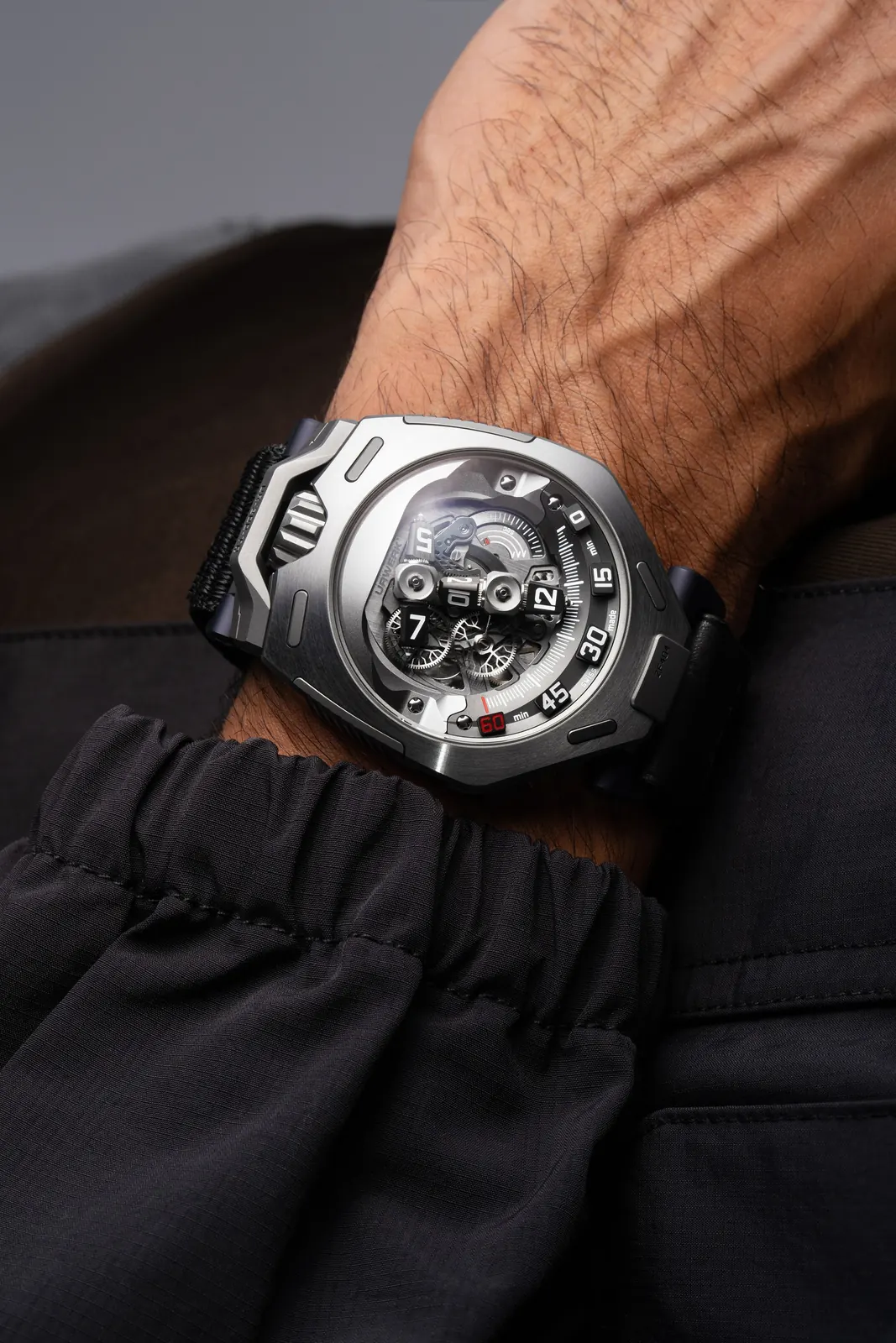 URWERK UR-300 Time Quantum calibre UR-30.01V movement with Dual Flow Turbines