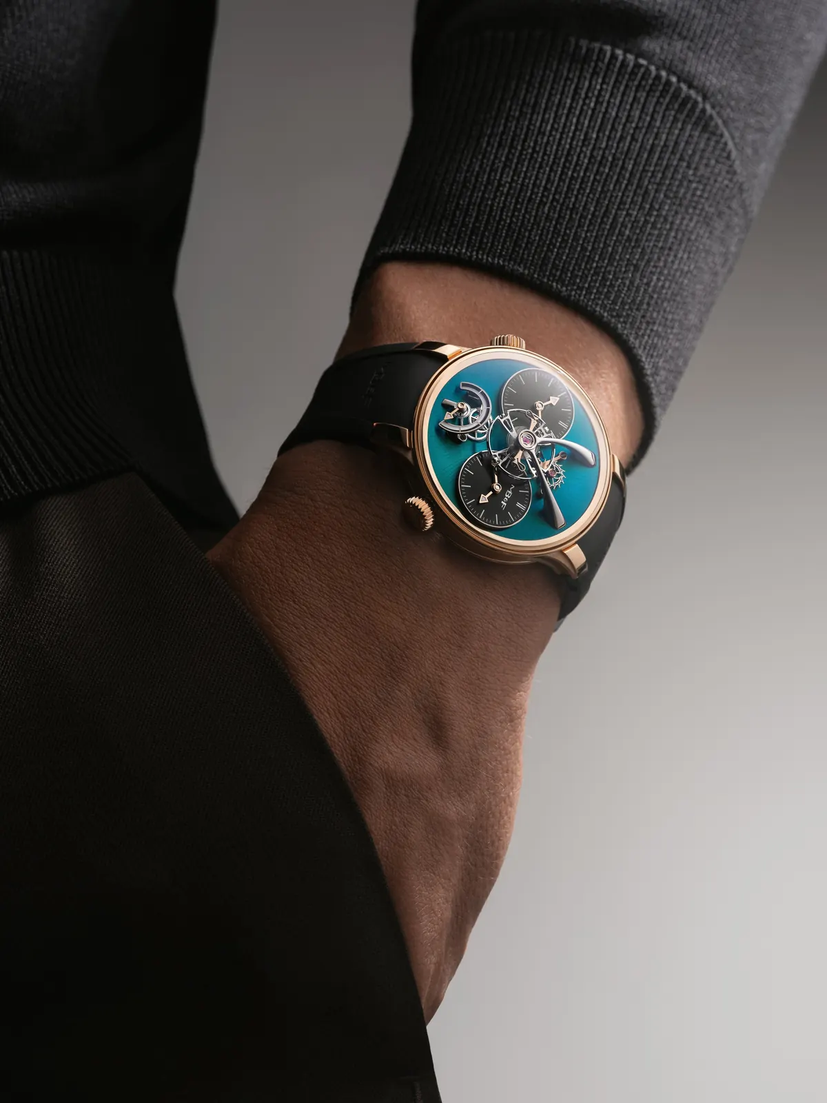 MB&F LM1 EVO 5N rose gold limited edition blue-green dial plate