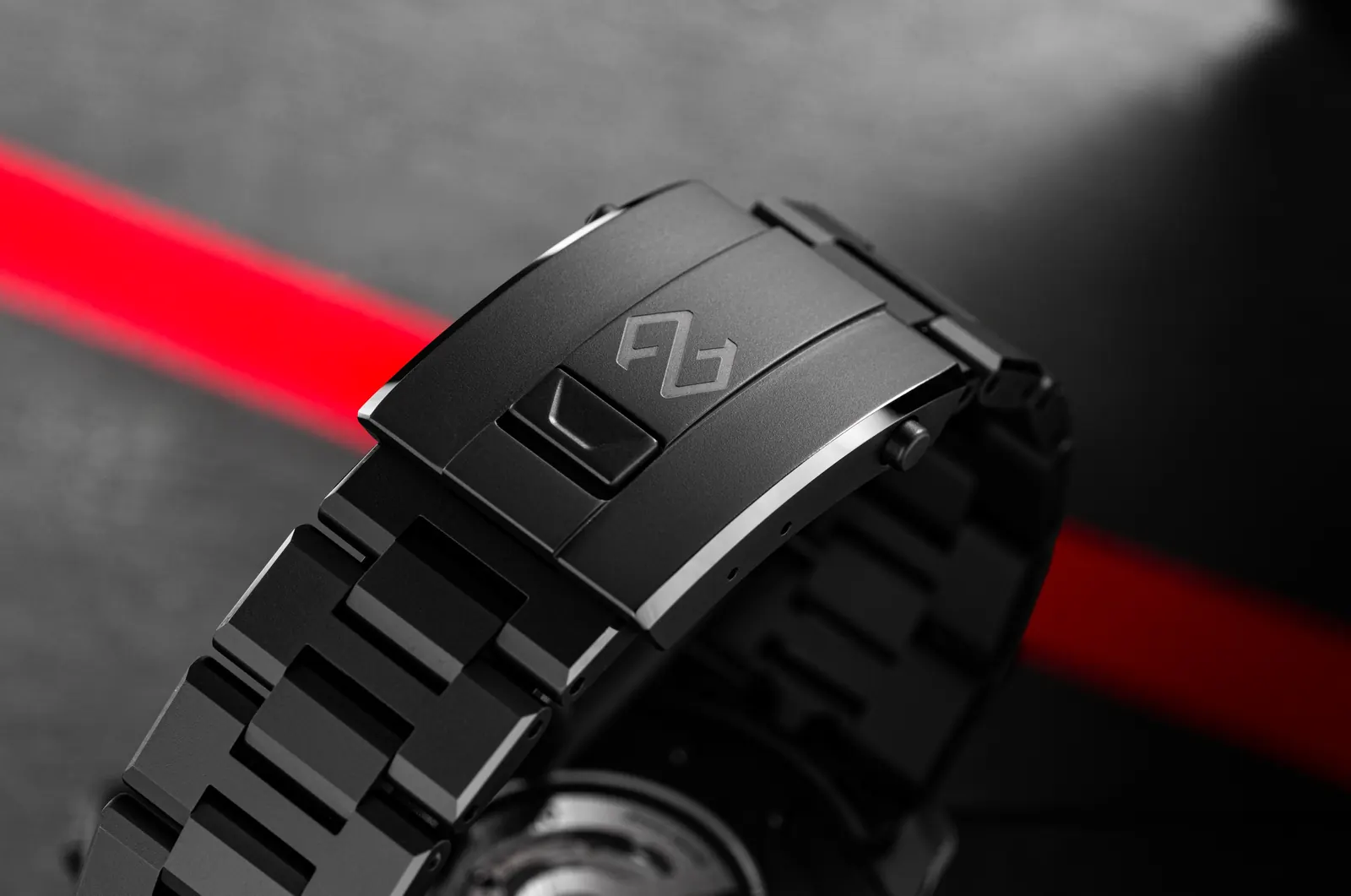 Formex Essence Ceramica Dark Matter Redshift ceramic bracelet micro-adjustable clasp detail