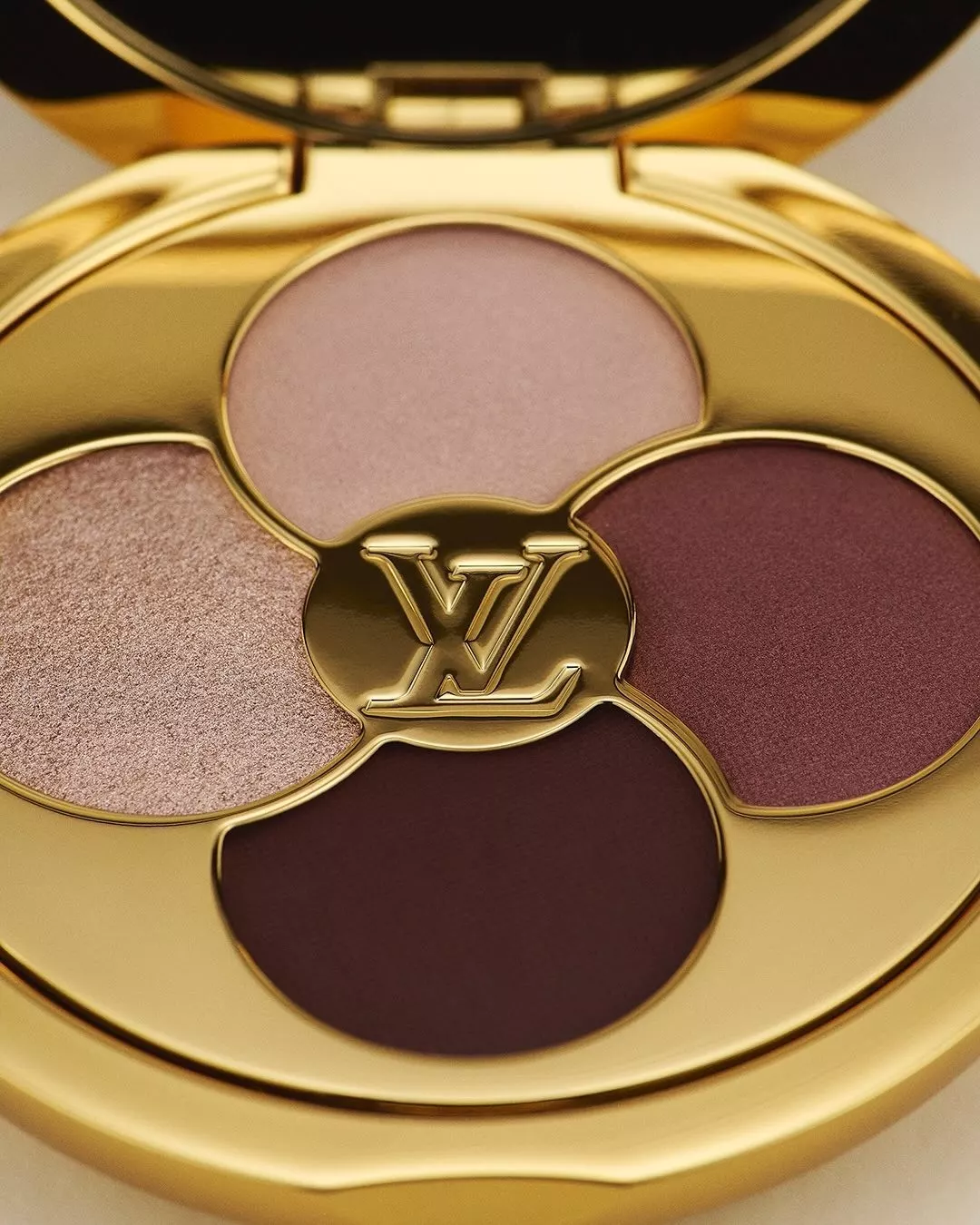 LOUIS VUITTON &mdash; Instagram @louisvuitton