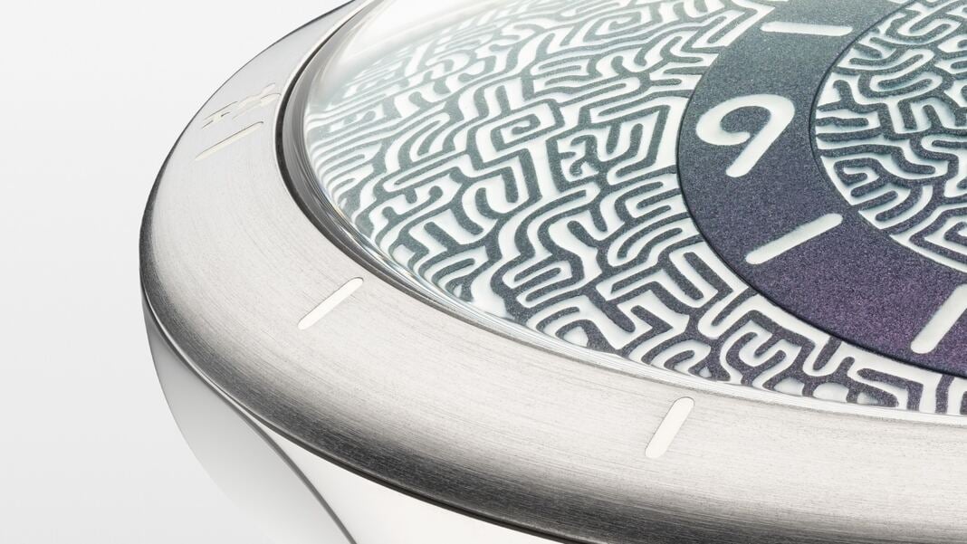 The bezel and the hand-drawn maze dial of the Ressence TYPE 9 Jules Wittock, in macro