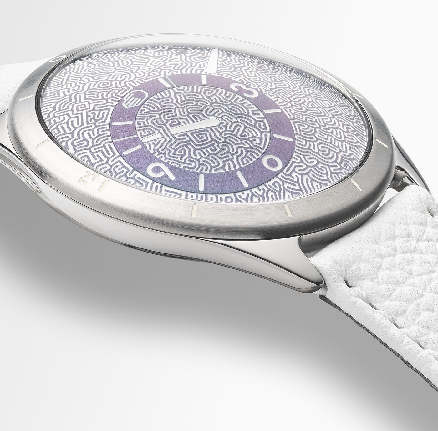 The Ressence TYPE 9 Jules Wittock seen close, its indications flush with the glass