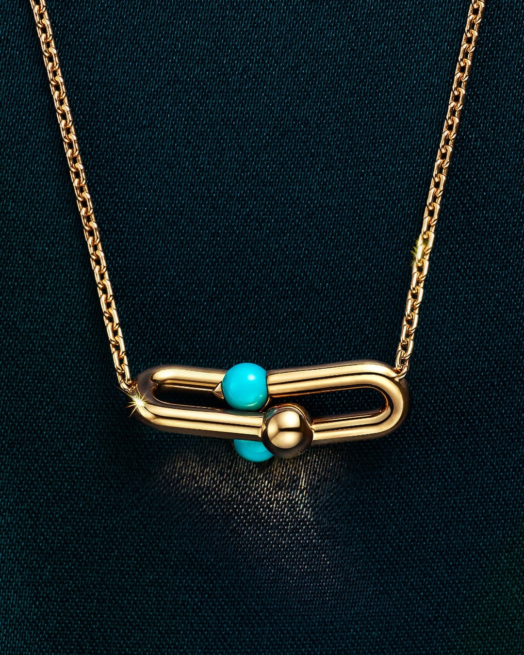 Tiffany HardWear medium link pendant in yellow gold with turquoise